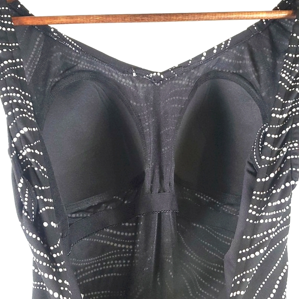 Penbrooke Swimwear Tidal Wave Shirred Front Tummy Control One Piece Swimsuit - Picture 9 of 10